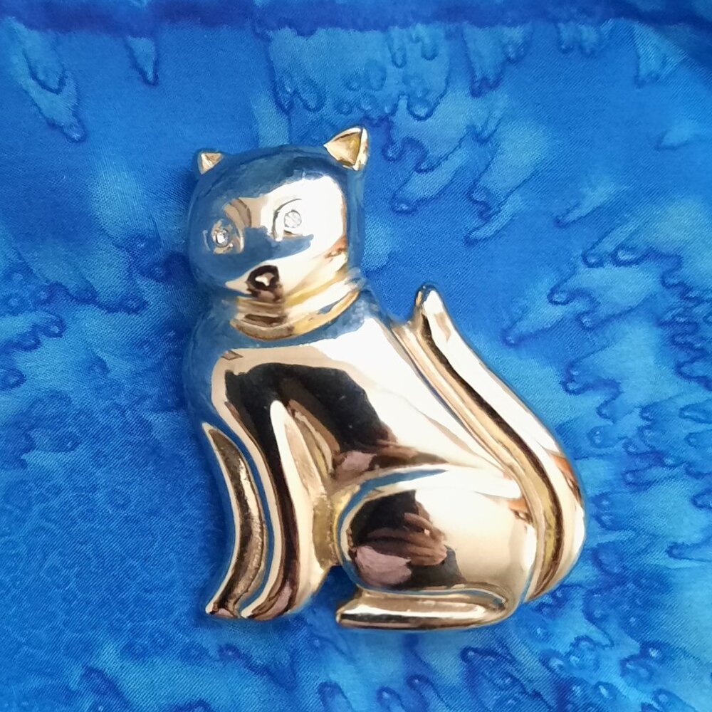 Gold-tone Sitting Cat Brooch